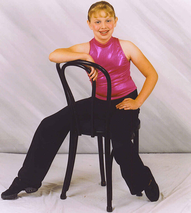 BeccaDancePortraite-mailsize2006.thumb.jpg.abed3316420c27571aa939c7c25eece6.jpg