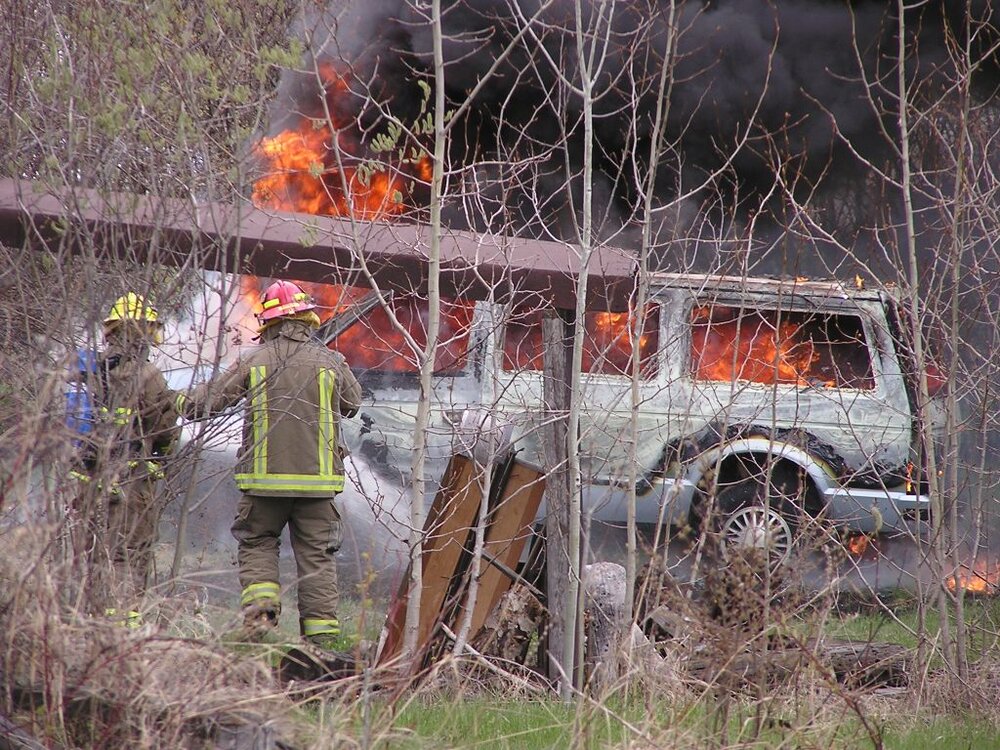 vanfire.thumb.jpg.d0c47554884b08d29bffa4079d7ea9d5.jpg